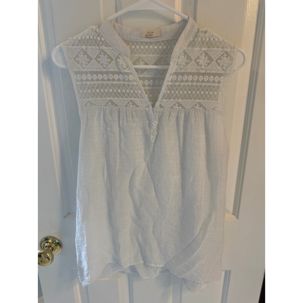 E&M White Lace Embroidered Sleeveless Blouse Boho Split Neck Top Size M EM2758